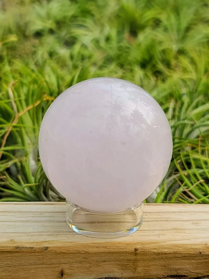 Medium Round Crystal Stand